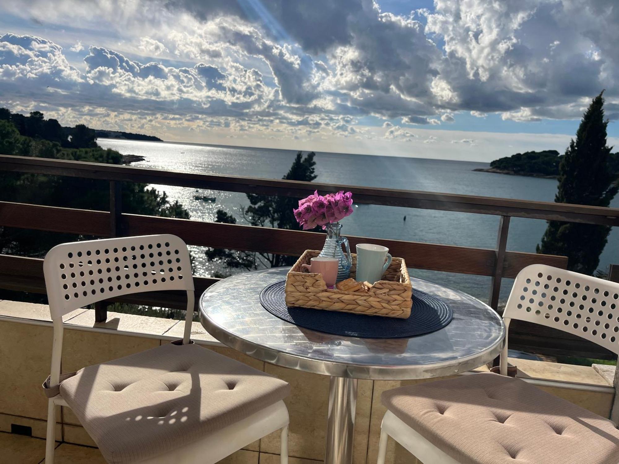 Apartment With A Sea View بولا المظهر الخارجي الصورة