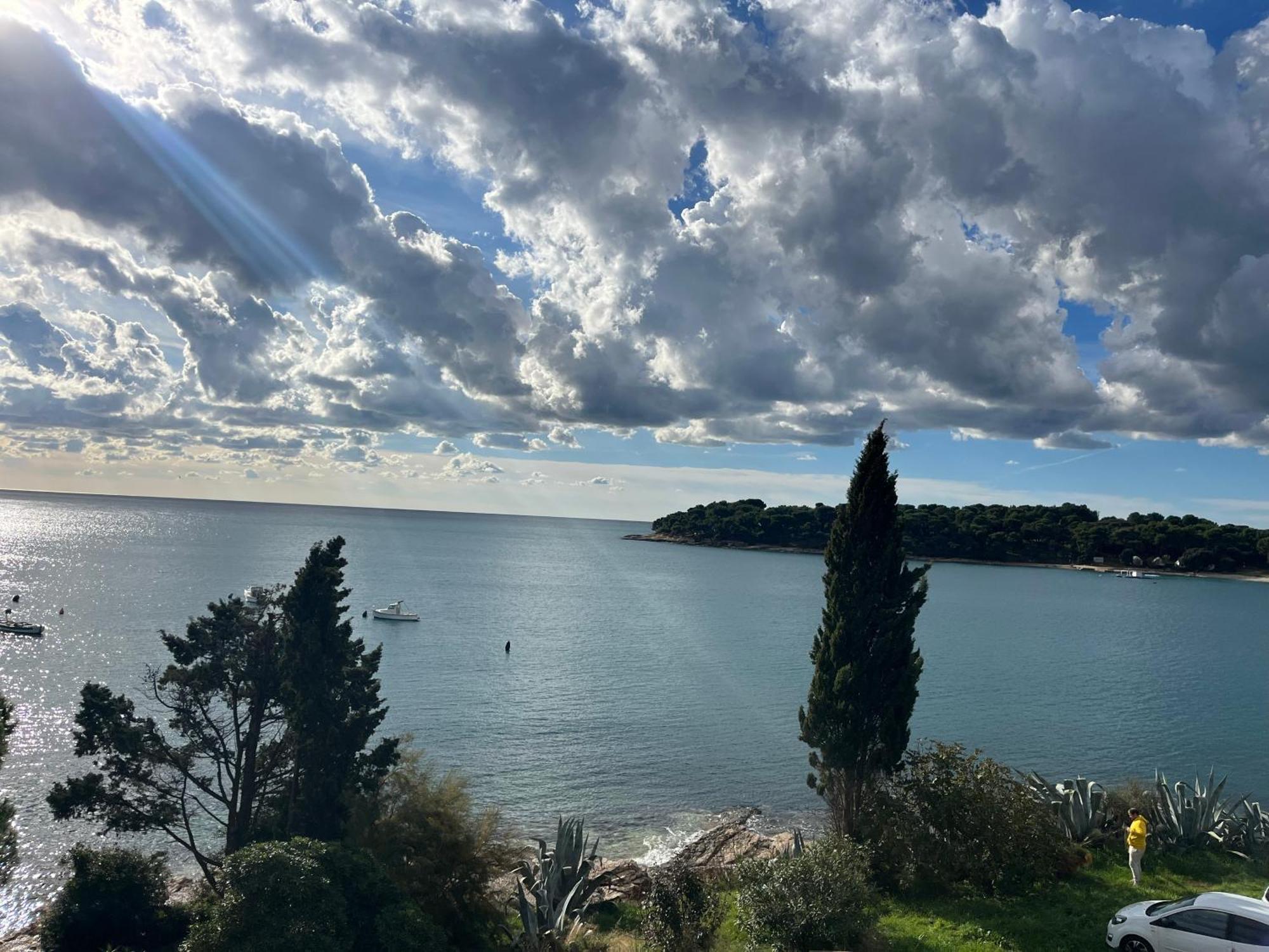Apartment With A Sea View بولا المظهر الخارجي الصورة